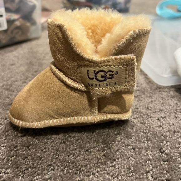 Ugg baby boots 0-6month - Picture 1 of 3